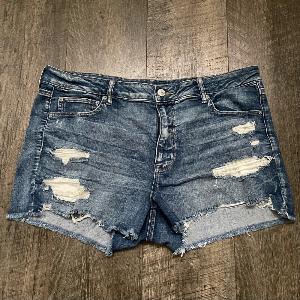 American Eagle Next Level Strech High Rise Shortie in Blue Wash 18